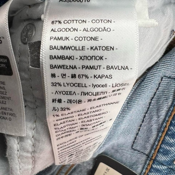 Levi’s 80s Mom High Waisted Relaxed Fit Tapered Jeans - Picture 7 of 7